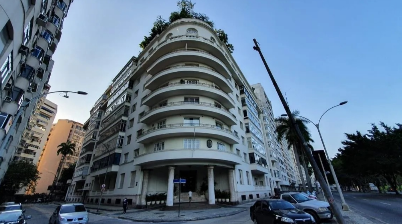 Leilão Judicial de Apartamento na Praia do Flamengo nº 284 — Apto 301 (463 m²)